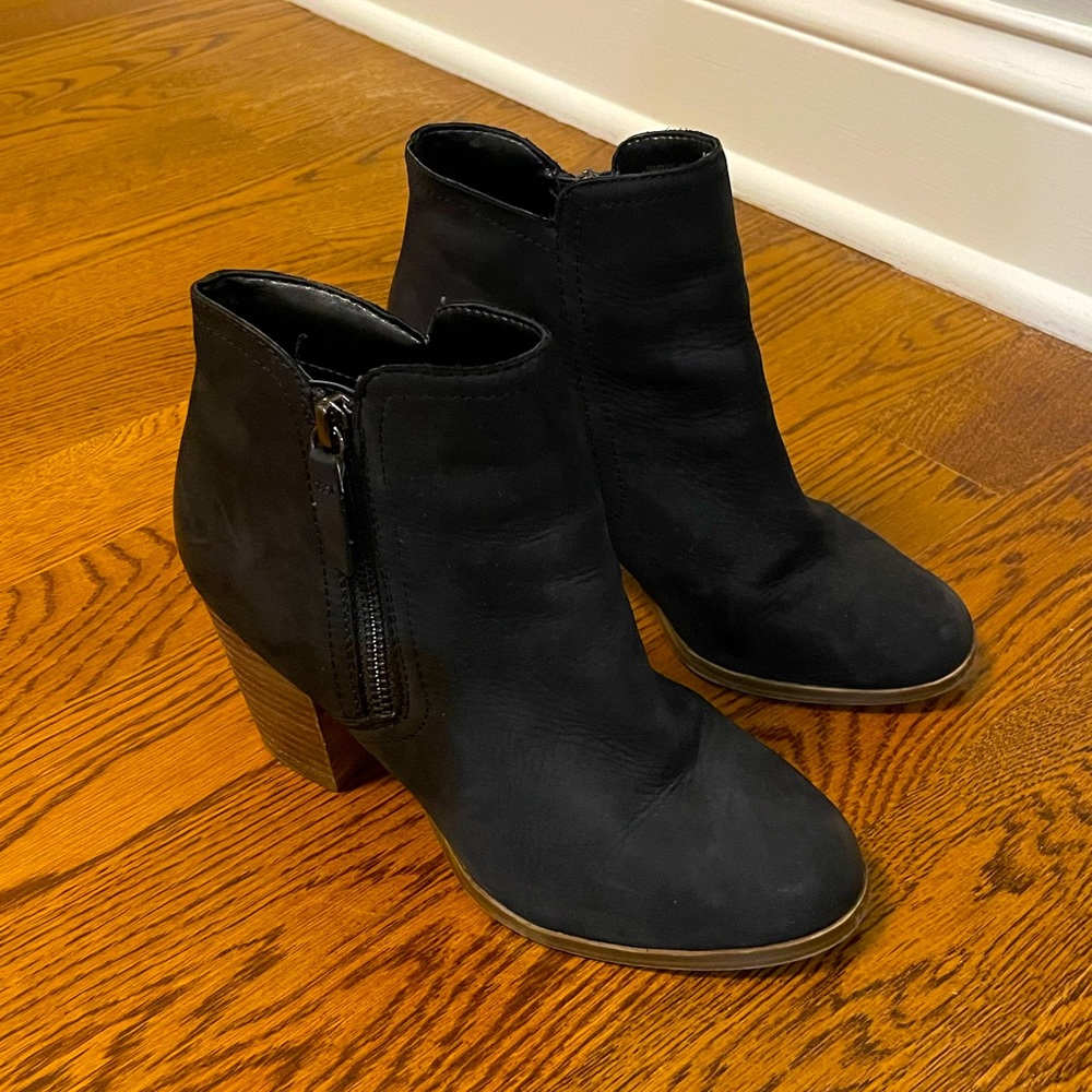 Black Aldo Booties 7M - good condition
